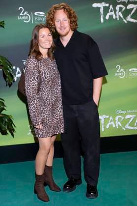 Michael Schulte mit Ehefrau Katharina Mayer bei der Premiere des Disney Musicals Tarzan im Stage Theater Neue Flora. Hamburg, 20.11.2025