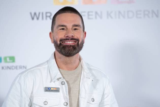Eloy DE JONG, Saenger, Musiker, Moderator, Portraet, Porträt, Portrait, Angeschnittenes Einzelbild, Einzelmotiv, 30. RTL Spendenmarathon Wir helfen Kindern , Fernsehen, 20.-21.11.2024 in Huerth, Deutschland,