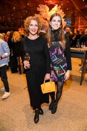 abb- Heike Kloss und Tochter Olivia Kloss zu Gast bei der WELTPREMIERE von ALIZE vom Cirque du Soleil im Theater am Potsdamer Platz am 20.11.2025 in Berlin Berlin Deutschland