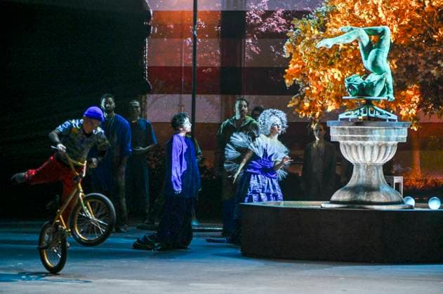 abb- Darsteller Kuenstler Akrobaten bei der Show in der Manage bei der WELTPREMIERE von ALIZE vom Cirque du Soleil im Theater am Potsdamer Platz am 20.11.2025 in Berlin Berlin Deutschland