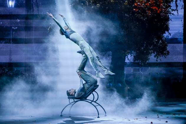 abb- Darsteller Kuenstler Akrobaten bei der Show in der Manage bei der WELTPREMIERE von ALIZE vom Cirque du Soleil im Theater am Potsdamer Platz am 20.11.2025 in Berlin Berlin Deutschland