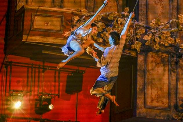 abb- Darsteller Kuenstler Akrobaten bei der Show in der Manage bei der WELTPREMIERE von ALIZE vom Cirque du Soleil im Theater am Potsdamer Platz am 20.11.2025 in Berlin Berlin Deutschland