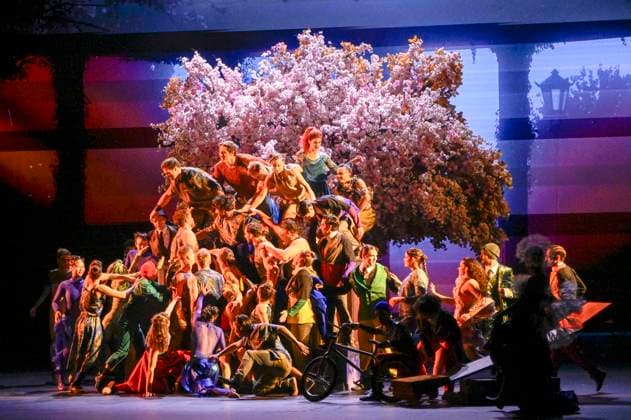 abb- Darsteller Kuenstler Akrobaten Schlussbild bei der Show in der Manage bei der WELTPREMIERE von ALIZE vom Cirque du Soleil im Theater am Potsdamer Platz am 20.11.2025 in Berlin Berlin Deutschland