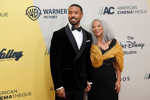 Michael B. Jordan mit Mutter Donna Jordan bei der 39. Verleihung der American Cinematheque Awards 2025 im Hotel Beverly Hilton. Beverly Hills, 20.11.2025 *** Michael B Jordan with mother Donna Jordan at the 39th American Cinematheque Awards 2025 at the Beverly Hilton Beverly Hills Hotel, 20 11 2025 Foto:xJ.xBlocx xFuturexImagex cinematheque_5146