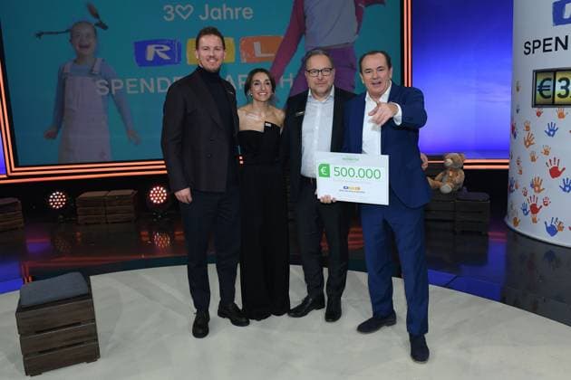 30. RTL-Spendenmarathon 2025 am 20.11.2025 im EMG Studio 8 in Hürth V.l.n.r.: Julian Nagelsmann ( Bundestrainer ) - Lena Wurzenberger - Dr. Thomas Stoffmehl ( Sprecher des Vorstands Vorwerk ) - Wolfram Kons beim 30. RTL-Spendenmarathon 2025 am 20.11.2025 im EMG Studio 8 in Hürth.