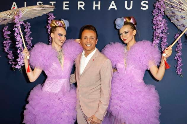 Emil Kusmirek bei der 15. Alsterhaus Christmas Shopping Night 2025 im Alsterhaus. Hamburg, 20.11.2025