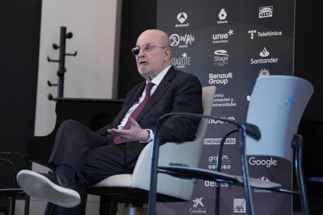 Interview with the writer Salman Rushdie The writer Salman Rushdie during an interview for Europa Press, on November 21, 2025, in Barcelona Spain NOVEMBER 21, 2025 Spain  Copyright: xDavidxZorrakinox 7115068