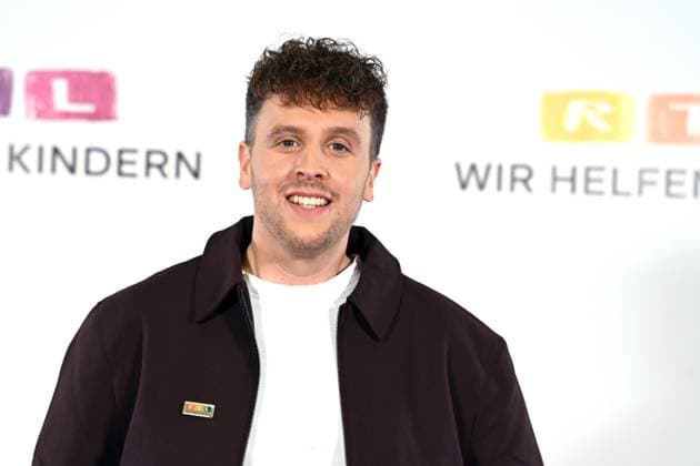 Alexander KUMPF, Moderator, Portraet, Porträt, Portrait, Angeschnittenes Einzelbild, Einzelmotiv, 30. RTL Spendenmarathon Wir helfen Kindern , Fernsehen, 20.-21.11.2025 in Huerth, Deutschland,