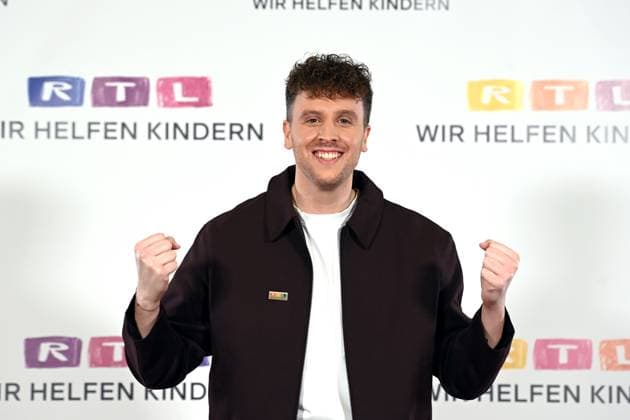 Alexander KUMPF, Moderator, Portraet, Porträt, Portrait, Angeschnittenes Einzelbild, Einzelmotiv, 30. RTL Spendenmarathon Wir helfen Kindern , Fernsehen, 20.-21.11.2025 in Huerth, Deutschland,