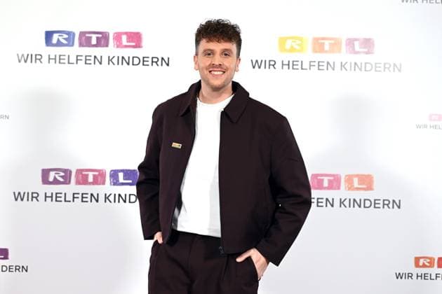 Alexander KUMPF, Moderator, Portraet, Porträt, Portrait, Angeschnittenes Einzelbild, Einzelmotiv, 30. RTL Spendenmarathon Wir helfen Kindern , Fernsehen, 20.-21.11.2025 in Huerth, Deutschland,