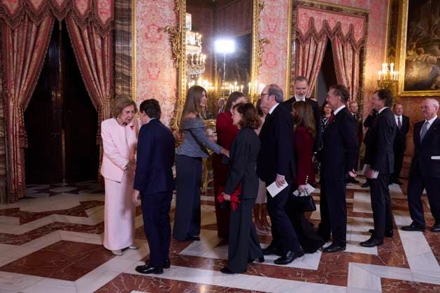 November 21, 2025, Madrid, Madrid, Spain: KING FELIPE VI of Spain, QUEEN LETIZIA of Spain, PRINCESS LEONOR of Spain, PRINCESS SOFIA of Spain and former QUEEN SOFIA They salute after the ceremony after the Order of Golden Fleece Madrid Spain - ZUMAc260 20251121_zep_c260_046 Copyright: xMikexChicorrox
