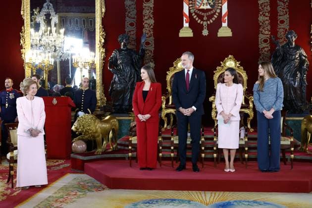 Real Madrid training Session King Felipe VI of Spain, Queen Letizia of Spain, Crown Princess Leonor, Princess Sofia, Queen Sofia of Spain attends the Delivery of Toison de Oro to FeMiguel Herrero y Rodr’guez de Mi–—n lipe Gonzalez, Miquel Roca at Royal Palace on November 21, 2025 in Madrid, Spain Photo by IMAGO MPG Madrid Royal Palace Madrid Spain  Copyright: xMPGx