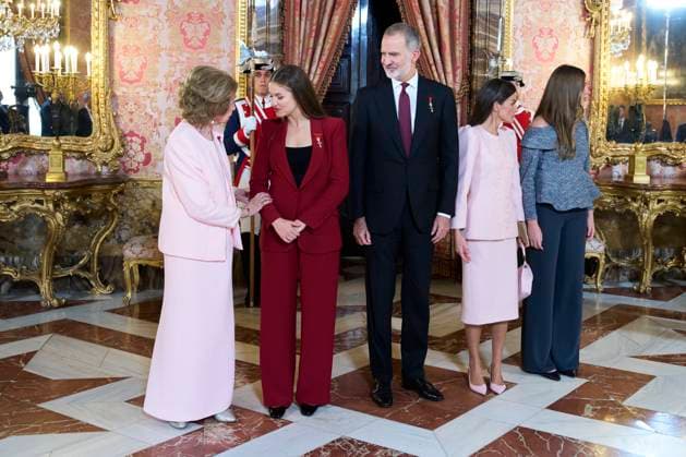 21-11-2025 Collar King Felipe and Queen Letizia and Princess Leonor and Princess Sofia and Queen Sofia attended the presentation of the Order of the Golden Fleece, Collar de la Insgigne Orden del Toison de Oro a su, at the royal palace in Madrid. No Spain Â  Copyright: xPPEx