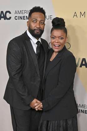 Anthony Davis und Yvette Nicole Brown bei der 39. Verleihung der American Cinematheque Awards 2025 im Hotel Beverly Hilton. Beverly Hills, 20.11.2025