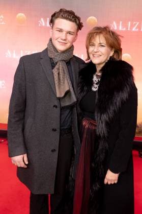 Alizé, Weltpremiere im Theater am Potsdamer Platz, Berlin, 20.11.2025 Martina Gedeck und Theo Gedeck bei der Cirque du Soleil Alizé Weltpremiere im Berliner Theater am Potsdamer Platz am 20.11.2025-20.11.2025 in Berlin Berlin Theater am Potsdamer Platz Copyright: xJensxFinkex