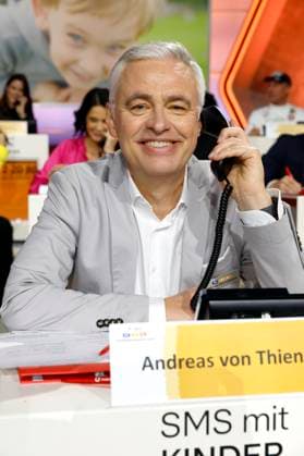 Andreas von Thien beim 30. RTL-Spendenmarathon 2025 im Studio 8 der EMG Studios. Hürth, 21.11.2025