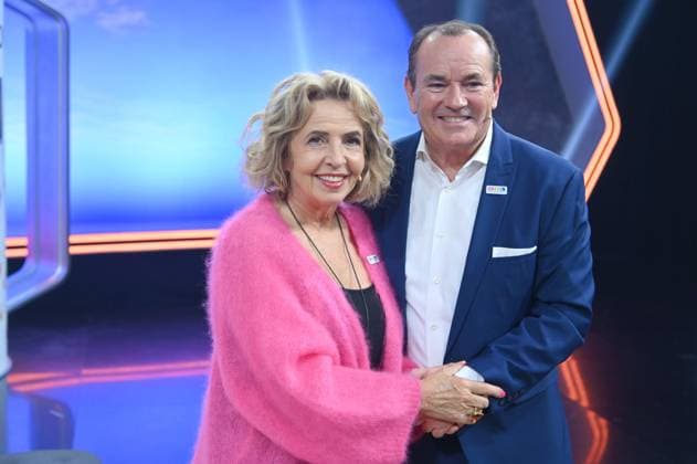 Wolfram KONS, Moderator, Michaela MAY, Schauspielerin, 30. RTL Spendenmarathon Wir helfen Kindern , Fernsehen, 20.-21.11.2025 in Huerth, Deutschland,