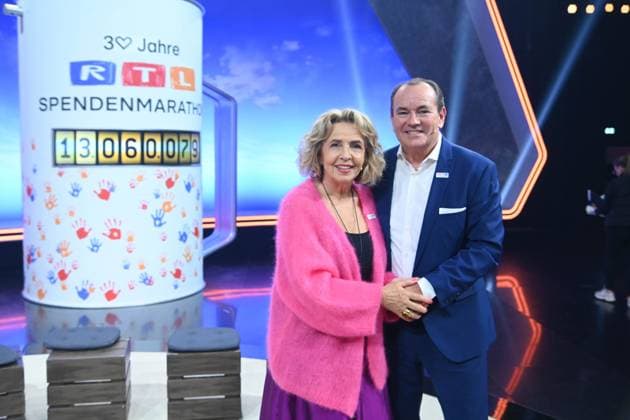 Wolfram KONS, Moderator, Michaela MAY, Schauspielerin, 30. RTL Spendenmarathon Wir helfen Kindern , Fernsehen, 20.-21.11.2025 in Huerth, Deutschland,
