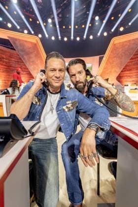 RTL Spendenmarathon in Köln, 21.11.2025. Sascha VOLLMER und Alec VOELKL (The BossHoss) - Der 30. RTL-Spendenmarathon läuft derzeit in den EMG-Studios in Köln-Hürth. Zum Jubiläum wird erstmals 30 Stunden lang gesendet. Prominente Unterstützer nehmen live am Spendentelefon Spenden für Kinder in Not entgegen. Köln Hürth Nordrhein-Westfalen Deutschland Copyright: xBonn.digitalx