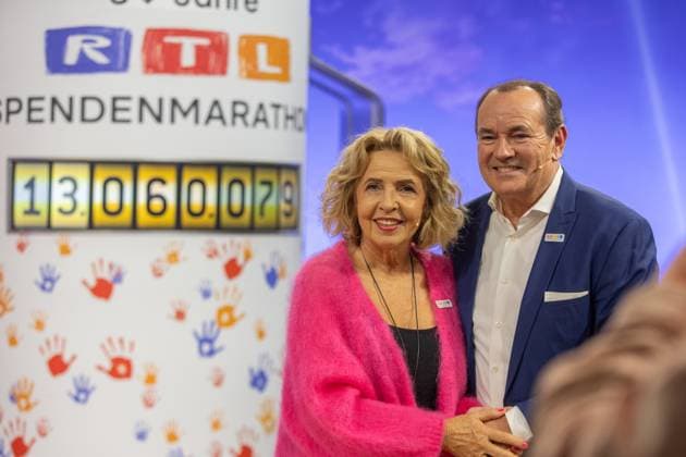 RTL Spendenmarathon in Köln, 21.11.2025. Michaela MAY und Wolfram KONS - Der 30. RTL-Spendenmarathon läuft derzeit in den EMG-Studios in Köln-Hürth. Zum Jubiläum wird erstmals 30 Stunden lang gesendet. Prominente Unterstützer nehmen live am Spendentelefon Spenden für Kinder in Not entgegen. Köln Hürth Nordrhein-Westfalen Deutschland Copyright: xBonn.digitalx