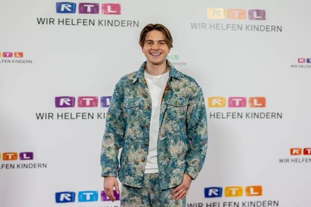 RTL Spendenmarathon in Köln, 21.11.2025. Sänger Vincent GROSS - Der 30. RTL-Spendenmarathon läuft derzeit in den EMG-Studios in Köln-Hürth. Zum Jubiläum wird erstmals 30 Stunden lang gesendet. Prominente Unterstützer nehmen live am Spendentelefon Spenden für Kinder in Not entgegen. Köln Hürth Nordrhein-Westfalen Deutschland Copyright: xBonn.digitalx