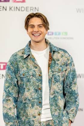 RTL Spendenmarathon in Köln, 21.11.2025. Sänger Vincent GROSS - Der 30. RTL-Spendenmarathon läuft derzeit in den EMG-Studios in Köln-Hürth. Zum Jubiläum wird erstmals 30 Stunden lang gesendet. Prominente Unterstützer nehmen live am Spendentelefon Spenden für Kinder in Not entgegen. Köln Hürth Nordrhein-Westfalen Deutschland Copyright: xBonn.digitalx