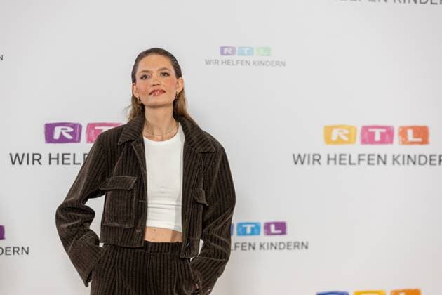 RTL Spendenmarathon in Köln, 21.11.2025. Schauspielerin Amrei HAARDT (AWZ) - Der 30. RTL-Spendenmarathon läuft derzeit in den EMG-Studios in Köln-Hürth. Zum Jubiläum wird erstmals 30 Stunden lang gesendet. Prominente Unterstützer nehmen live am Spendentelefon Spenden für Kinder in Not entgegen. Köln Hürth Nordrhein-Westfalen Deutschland Copyright: xBonn.digitalx