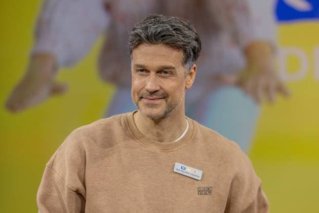 RTL Spendenmarathon in Köln, 21.11.2025. Wayne CARPENDALE - Der 30. RTL-Spendenmarathon läuft derzeit in den EMG-Studios in Köln-Hürth. Zum Jubiläum wird erstmals 30 Stunden lang gesendet. Prominente Unterstützer nehmen live am Spendentelefon Spenden für Kinder in Not entgegen. Köln Hürth Nordrhein-Westfalen Deutschland Copyright: xBonn.digitalx