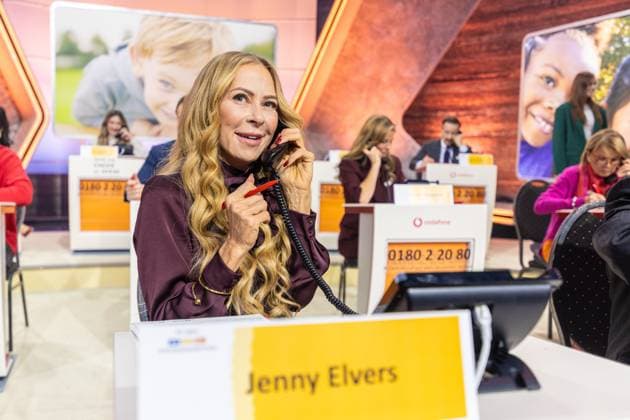 RTL Spendenmarathon in Köln, 21.11.2025. Jenny ELVERS - Der 30. RTL-Spendenmarathon läuft derzeit in den EMG-Studios in Köln-Hürth. Zum Jubiläum wird erstmals 30 Stunden lang gesendet. Prominente Unterstützer nehmen live am Spendentelefon Spenden für Kinder in Not entgegen. Köln Hürth Nordrhein-Westfalen Deutschland Copyright: xBonn.digitalx