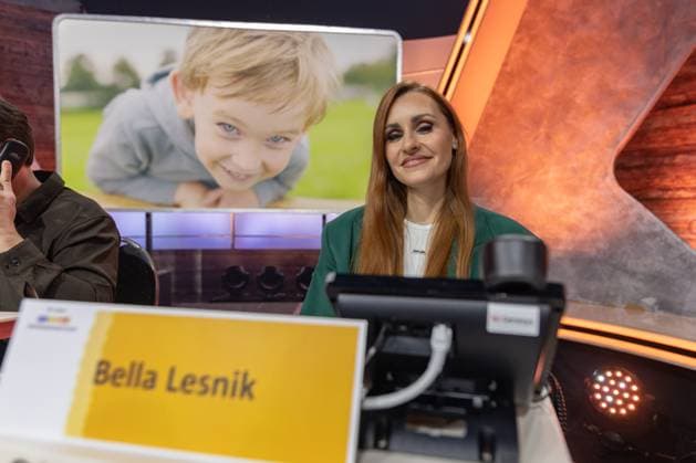 RTL Spendenmarathon in Köln, 21.11.2025. Bella LESNIK - Der 30. RTL-Spendenmarathon läuft derzeit in den EMG-Studios in Köln-Hürth. Zum Jubiläum wird erstmals 30 Stunden lang gesendet. Prominente Unterstützer nehmen live am Spendentelefon Spenden für Kinder in Not entgegen. Köln Hürth Nordrhein-Westfalen Deutschland Copyright: xBonn.digitalx