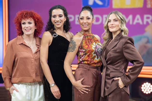 die Band NO ANGELS, mit v.l. Lucy DIAKOVSKA, Nadja BENAISSA, Jessica WAHLS und Sandy MOELLING, Mölling, 30. RTL Spendenmarathon Wir helfen Kindern , Fernsehen, 20.-21.11.2025 in Huerth, Deutschland, *** the band NO ANGELS, with f l Lucy DIAKOVSKA, Nadja BENAISSA, Jessica WAHLS and Sandy MOELLING, Mölling, 30 RTL Spendenmarathon Wir helfen Kindern , television, 20 21 11 2025 in Huerth, Germany,