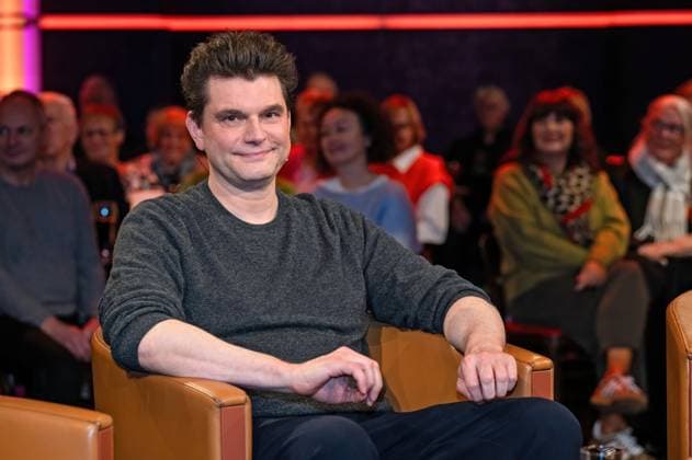 MDR - Riverboat. Comedian , Reporter und Autor Horst van der Horst anläßlich der Aufzeichnung der MDR - Talkshow Riverboat am 21.11.2025 in der Mediacity Leipzig. 20251121ADO0065