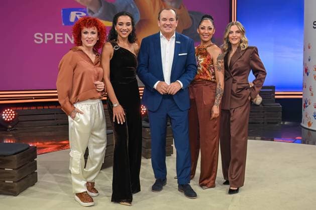 30. RTL-Spendenmarathon 2025 am 21.11.2025 im EMG Studio 8 in Hürth V.l.n.r. Lucy Diakovska ( No Angels ), Nadja Benaissa, ( No Angels ) Wolfram Kons, Jessica Wahls ( No Angels ), Sandy Mölling ( No Angels ) beim 30. RTL-Spendenmarathon 2025 am 21.11.2025 im EMG Studio 8 in Hürth.