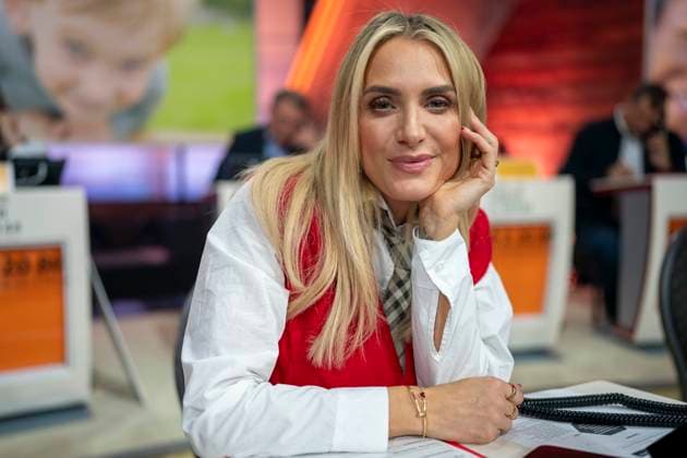Moderatorin Anna Kraft beim 30. RTL-Spendenmarathon 2025 im Studio 8 der EMG Studios in Hürth, 21.11.2025 30th RTL Charity Marathon 2025 in Studio 8 of the EMG Studios in Hürth Copyright: HMBxMedia MarcoxBader