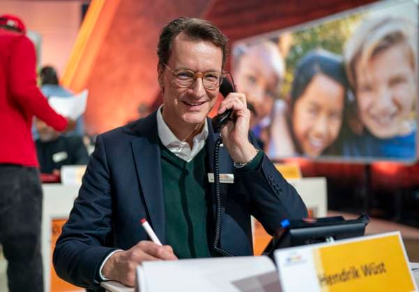 NRW Ministerpräsident Hendrik Wüst (CDU) beim 30. RTL-Spendenmarathon 2025 im Studio 8 der EMG Studios in Hürth, 21.11.2025 30th RTL Charity Marathon 2025 in Studio 8 of the EMG Studios in Hürth Copyright: HMBxMedia MarcoxBader