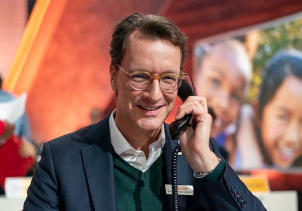 NRW Ministerpräsident Hendrik Wüst (CDU) beim 30. RTL-Spendenmarathon 2025 im Studio 8 der EMG Studios in Hürth, 21.11.2025 30th RTL Charity Marathon 2025 in Studio 8 of the EMG Studios in Hürth Copyright: HMBxMedia MarcoxBader