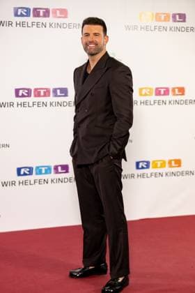 RTL Spendenmarathon in Köln, 21.11.2025. Jay Khan - Der 30. RTL-Spendenmarathon läuft derzeit in den EMG-Studios in Köln-Hürth. Zum Jubiläum wird erstmals 30 Stunden lang gesendet. Prominente Unterstützer nehmen live am Spendentelefon Spenden für Kinder in Not entgegen. Köln Hürth Nordrhein-Westfalen Deutschland Copyright: xBonn.digitalx