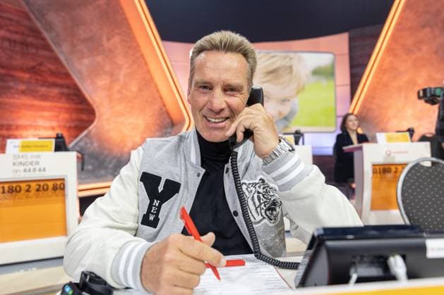 RTL Spendenmarathon in Köln, 21.11.2025. Jürgen Milski - Der 30. RTL-Spendenmarathon läuft derzeit in den EMG-Studios in Köln-Hürth. Zum Jubiläum wird erstmals 30 Stunden lang gesendet. Prominente Unterstützer nehmen live am Spendentelefon Spenden für Kinder in Not entgegen. Köln Hürth Nordrhein-Westfalen Deutschland Copyright: xBonn.digitalx