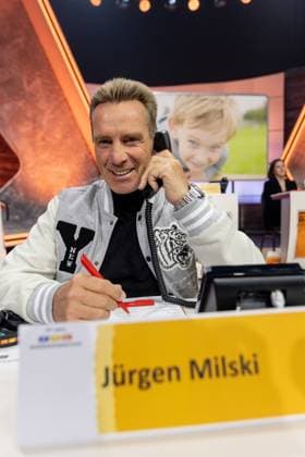 RTL Spendenmarathon in Köln, 21.11.2025. Jürgen Milski - Der 30. RTL-Spendenmarathon läuft derzeit in den EMG-Studios in Köln-Hürth. Zum Jubiläum wird erstmals 30 Stunden lang gesendet. Prominente Unterstützer nehmen live am Spendentelefon Spenden für Kinder in Not entgegen. Köln Hürth Nordrhein-Westfalen Deutschland Copyright: xBonn.digitalx