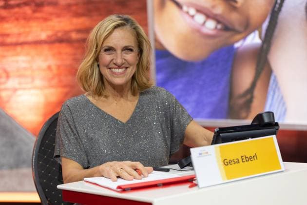 RTL Spendenmarathon in Köln, 21.11.2025. Gesa Eberl - Der 30. RTL-Spendenmarathon läuft derzeit in den EMG-Studios in Köln-Hürth. Zum Jubiläum wird erstmals 30 Stunden lang gesendet. Prominente Unterstützer nehmen live am Spendentelefon Spenden für Kinder in Not entgegen. Köln Hürth Nordrhein-Westfalen Deutschland Copyright: xBonn.digitalx