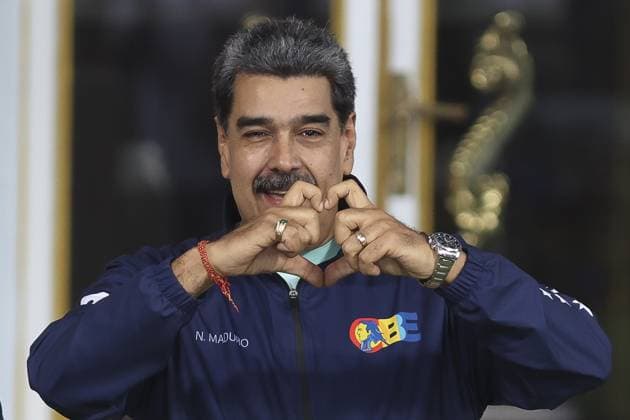 Student Day celebrations in Caracas CARACAS, VENEZUELA - NOVEMBER 21: Venezuela s President Nicolas Maduro waves during the student day celebrations at Miraflores palace in Caracas, Venezuela on November 21, 2025. Pedro Mattey Anadolu Caracas Venezuela. Editorial use only. Please get in touch for any other usage.  Copyright: x2025xAnadoluxPedroxMatteyx