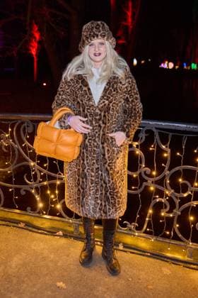 Sarah Knappik - Eröffnung von Weihnachten im Tierpark Friedrichsfelde 2025 am 21.11.2025 in Berlin. Weihnachten im Tierpark Friedrichsfelde