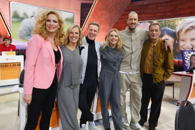 Sonya Kraus, Gesa Eberl, Jürgen Milski, Inga Leschek, Pascal Hens und Jan Sosniok beim 30. RTL-Spendenmarathon 2025 im Studio 8 der EMG Studios. Hürth, 21.11.2025