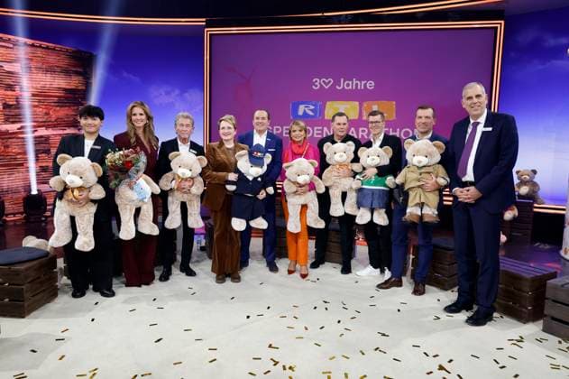 Peter Maffay, Wolfram Kons, Uschi Glas und Team beim 30. RTL-Spendenmarathon 2025 im Studio 8 der EMG Studios. Hürth, 21.11.2025