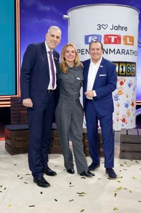 Stephan Schmitter, Inga Leschek und Wolfram Kons beim 30. RTL-Spendenmarathon 2025 im Studio 8 der EMG Studios. Hürth, 21.11.2025