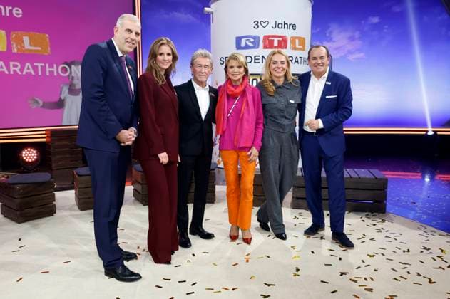 Stephan Schmitter, Mareile Höppner, Peter Maffay, Uschi Glas, Inga Leschek und Wolfram Kons beim 30. RTL-Spendenmarathon 2025 im Studio 8 der EMG Studios. Hürth, 21.11.2025