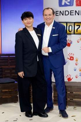 Wolfram Kons mit Gast beim 30. RTL-Spendenmarathon 2025 im Studio 8 der EMG Studios. Hürth, 21.11.2025