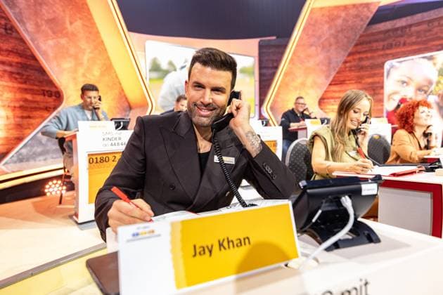 RTL Spendenmarathon in Köln, 21.11.2025. Jay Khan - Der 30. RTL-Spendenmarathon läuft derzeit in den EMG-Studios in Köln-Hürth. Zum Jubiläum wird erstmals 30 Stunden lang gesendet. Prominente Unterstützer nehmen live am Spendentelefon Spenden für Kinder in Not entgegen. Köln Hürth Nordrhein-Westfalen Deutschland Copyright: xBonn.digitalx
