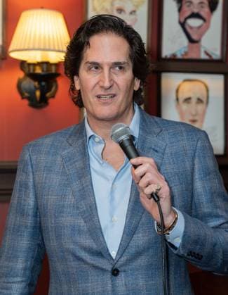 November 21, 2025, Bronx, New York, USA: Nick Scandalios, Executive Vice President of Nederlander Organization owner of many theaters on Broadway speaks during his portrait unveiling at Sardi s in New York, NY on November 21, 2025 Bronx USA - ZUMAr339 20251121_znp_r339_004 Copyright: xLevxRadinx