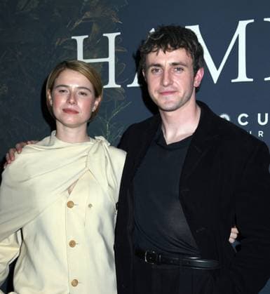 November 21, 2025, New York, Ny, United States: Jessie Buckley and Paul Mescal attend the New York Premiere of Hamnet . Held at The Whitby Hotel in New York. Zuma Press November 21, 2025. New York United States - ZUMAp281 20251121_zea_p281_009 Copyright: xPhotoxImagexPressx